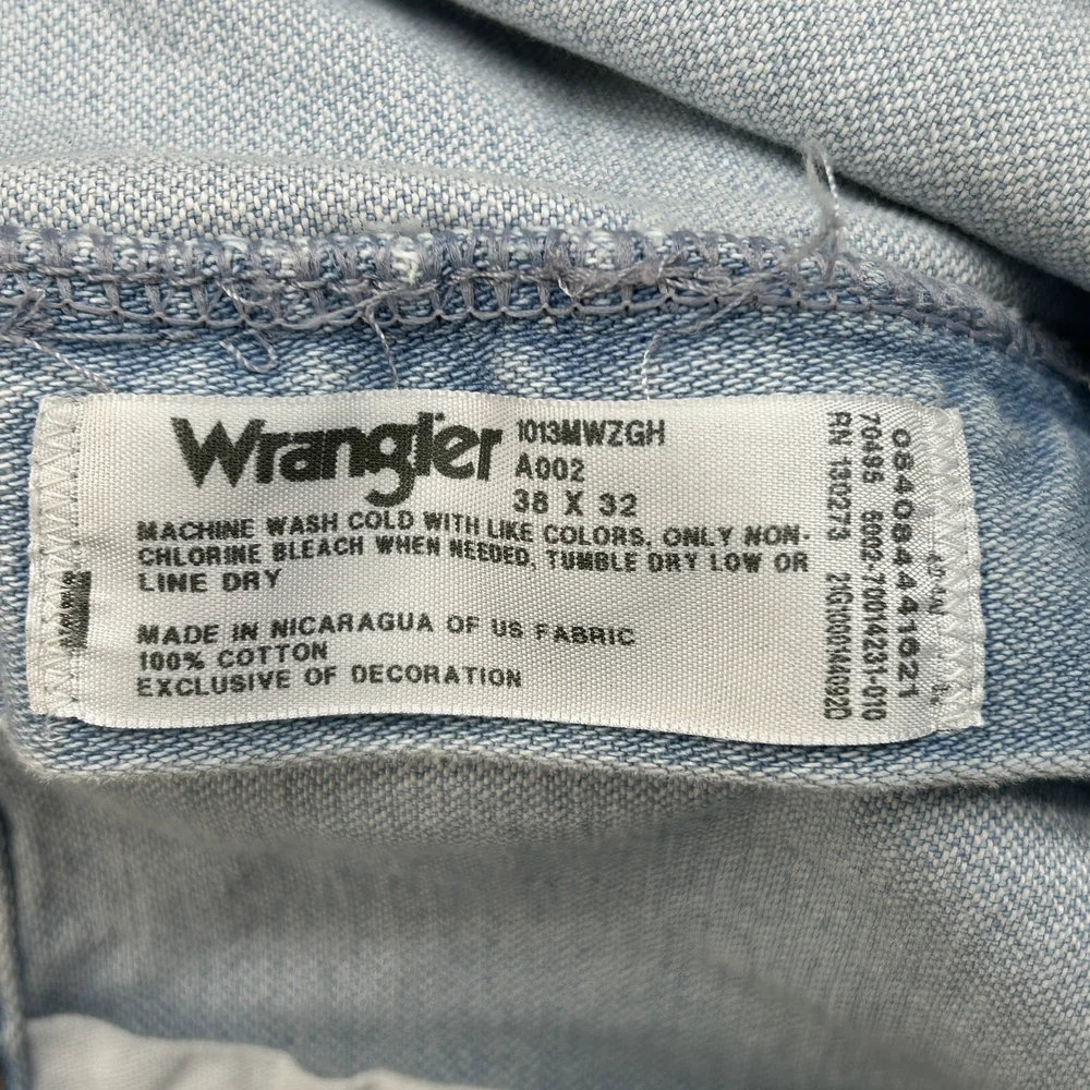 Wrangler Jeans Mens 38x32 1013MWZGH Light Wash Denim Relaxed Fit Straight Leg